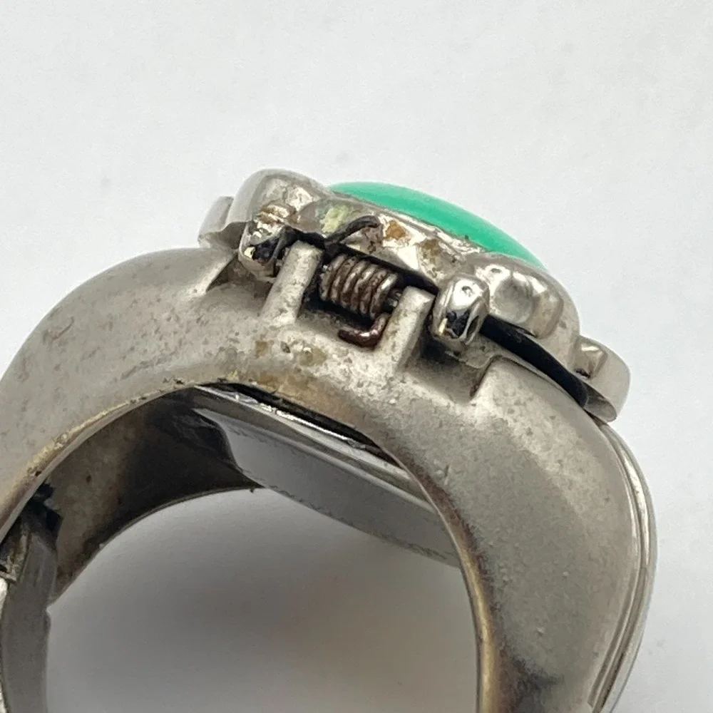 Persona Ring Watch Women Hidden Dial Silver Tone Green Cats Eye New Battery